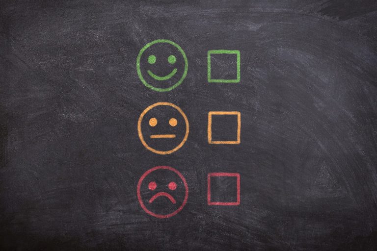 Ghid sincer despre costurile unui proiect universitar final