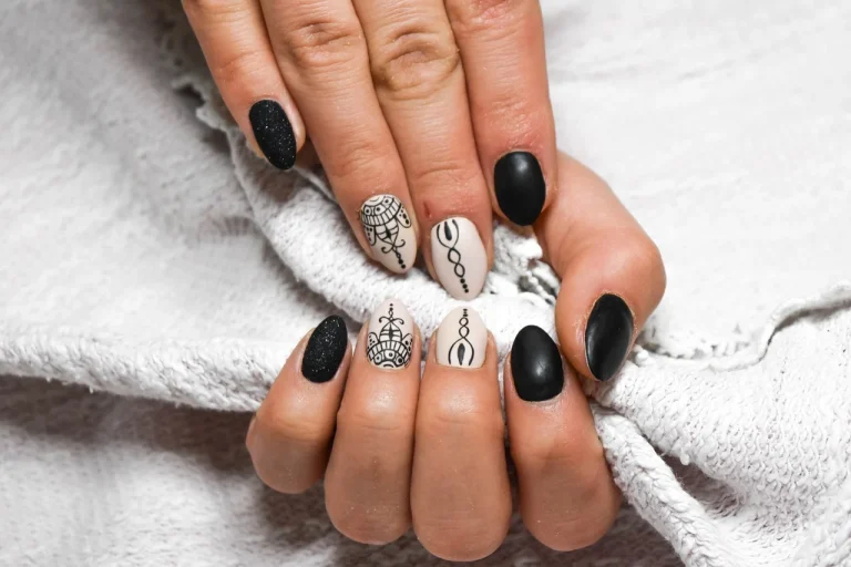 modele unghii negre